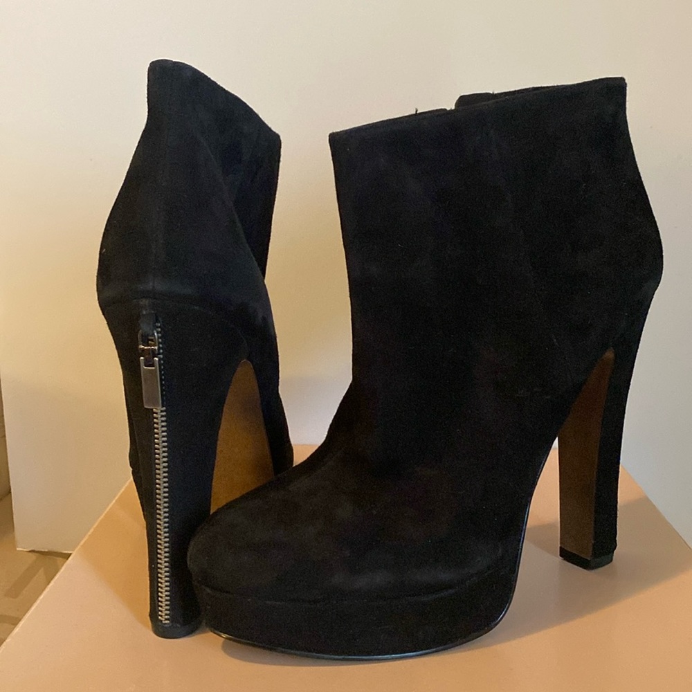 Black BCBG JOESANA BOOTS Suede Size 8-1/2 please see pics for flaws or wear.